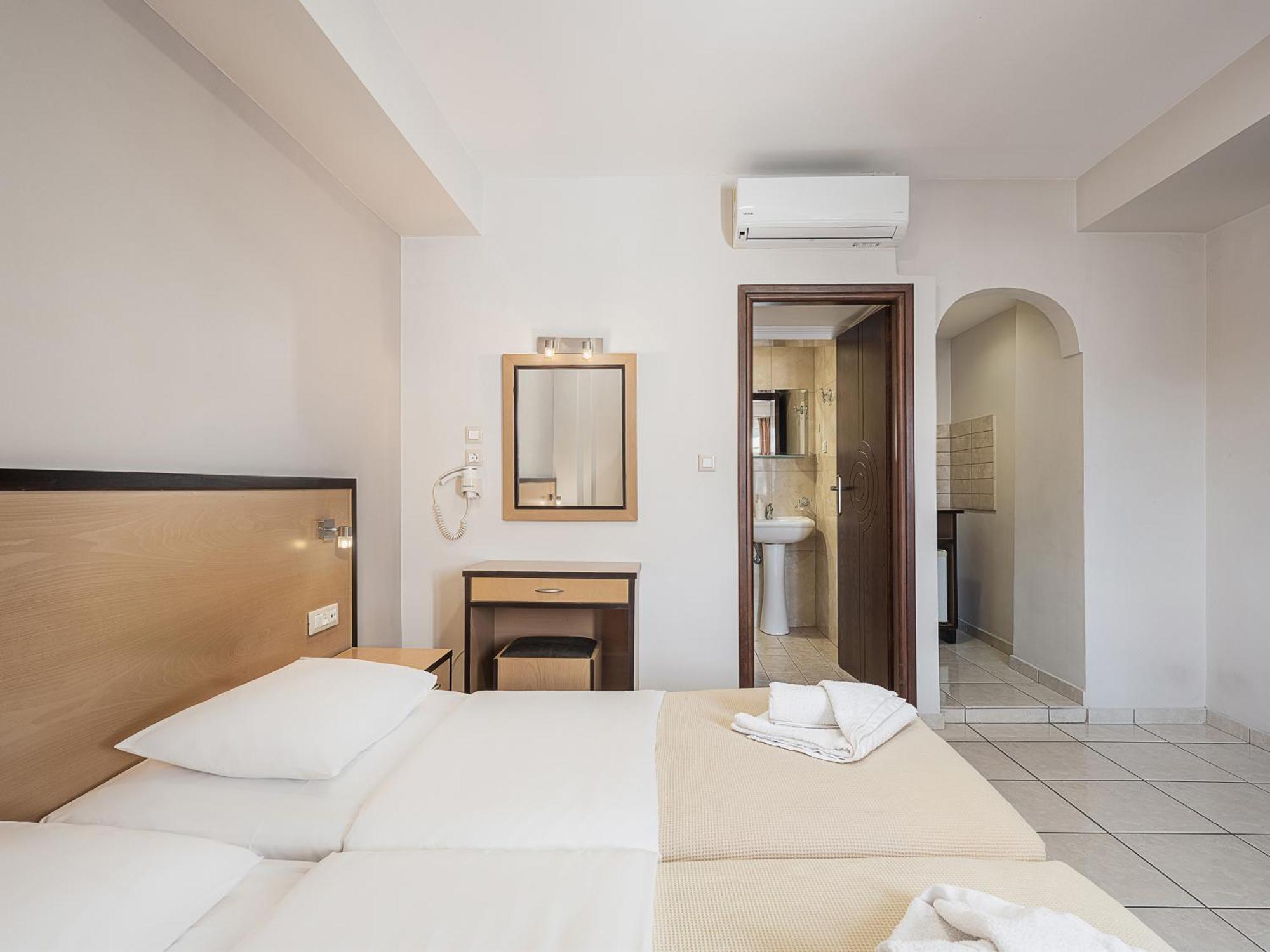 Theofilos City Hotel Ханья Экстерьер фото